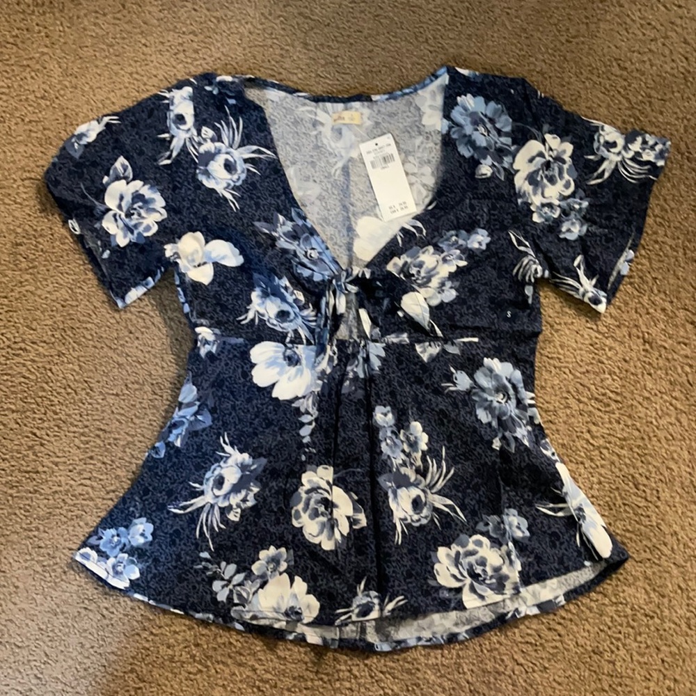 Hollister small blouse never worn